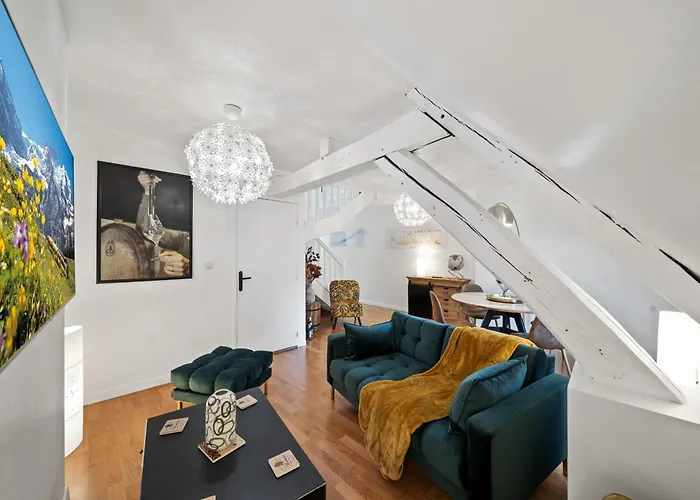 La Terrasse De La Tour